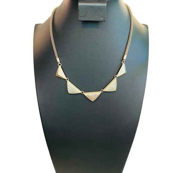 Goldtone Triangle Necklace 17"-20" Lays Flat Lobster Clasp - Picture 3 of 16